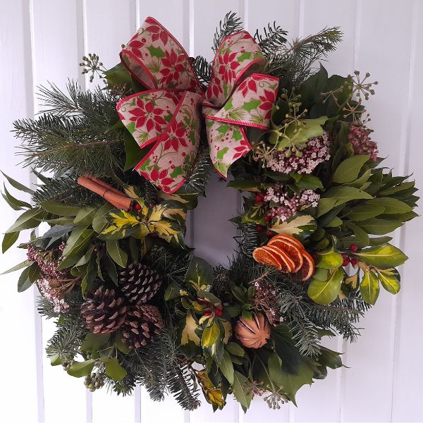 A picture of a Christmas wreath